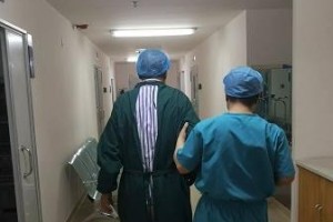 深圳?，斄猪槼毖劭漆t(yī)院姜偉整形價(jià)格表附眼部案例展示
